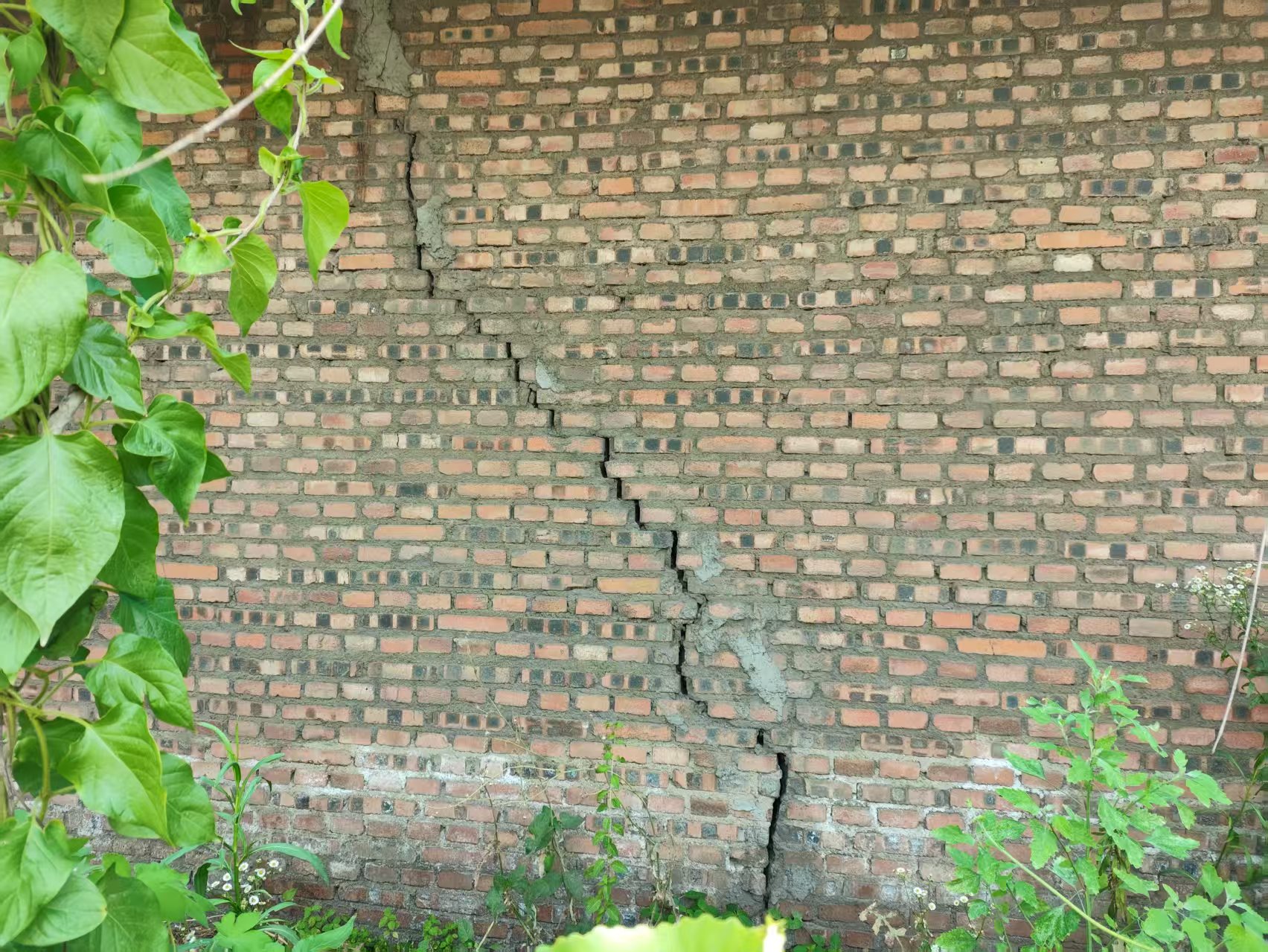 房屋檢測(cè)中常見裂縫鑒定方法