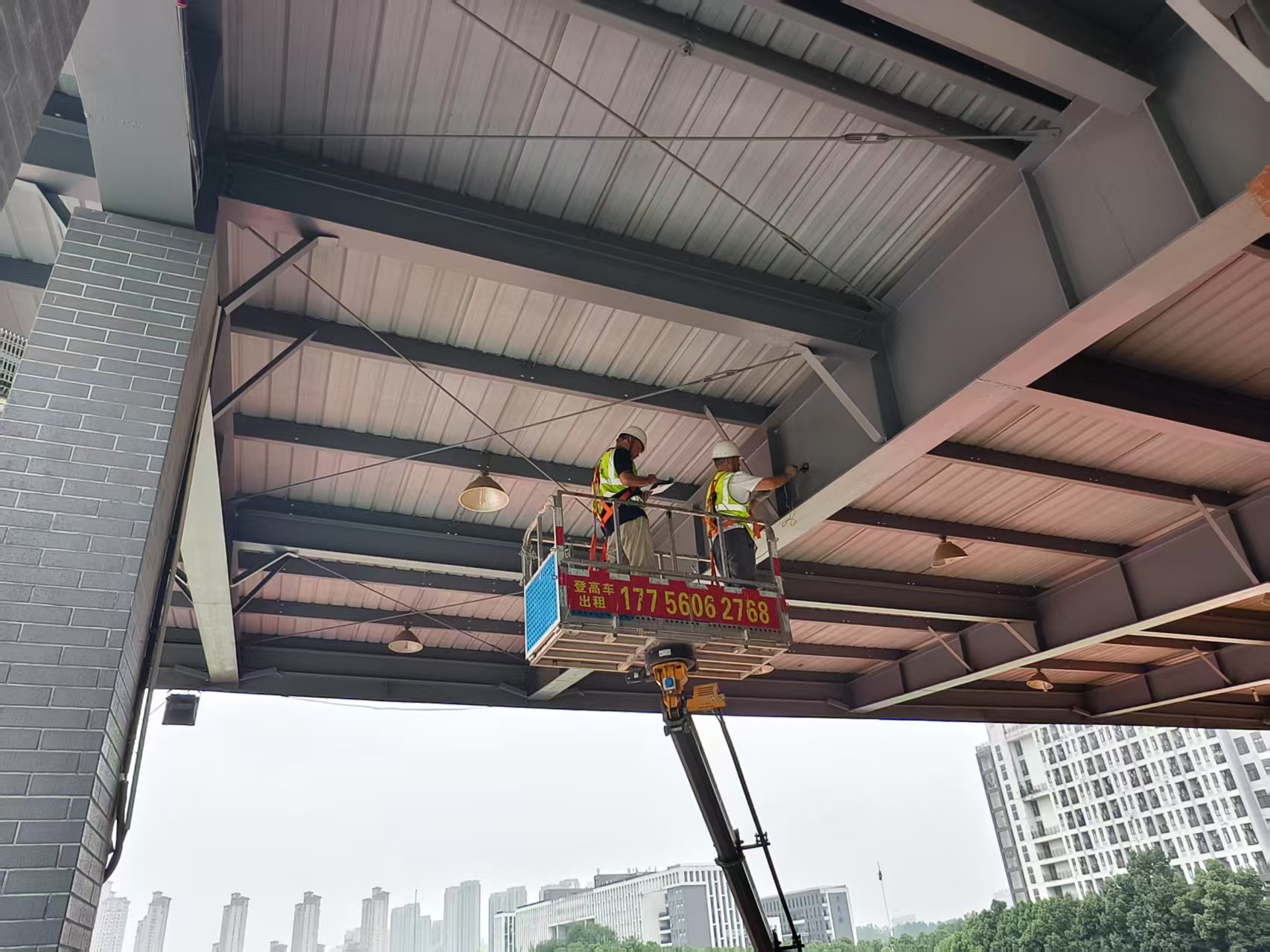 游泳館鋼結(jié)構(gòu)網(wǎng)架測繪：大跨度空間結(jié)構(gòu)檢測