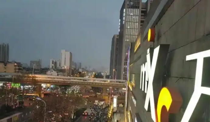 萬(wàn)象城廣告牌